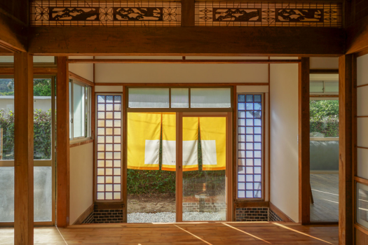 Entrance of Horizon and Chaoyang Inn　