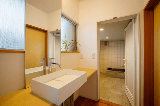 「水平線と朝陽の宿」洗面コーナー