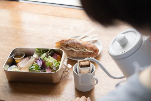 地元の素材を大切に、彩りよくつくられた朝食をご提供いたします。