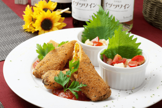 前菜一例：ホタテとミニトマトのマリネ・ボローニャ風フライ