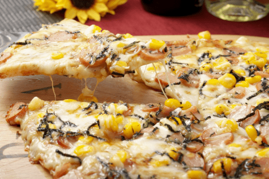 ピザ一例：ソーセージとコーンのてりやきPIZZA