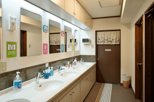 トイレ・洗面所はお部屋にはありませんが、各階にご用意しております。