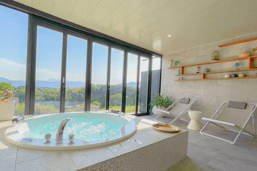 【Room Only】 Walk-In & BYO Food Allowed