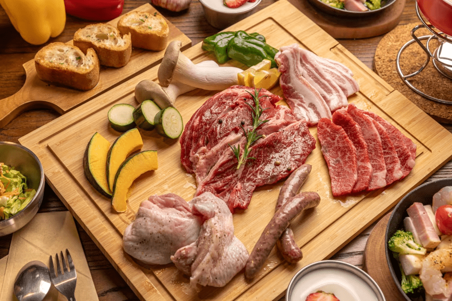 【1泊2食】≪Assorted≫ セレクションBBQコース｜牛・豚・鶏と彩り料理を楽しむ定番コース