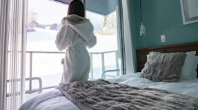 Minimum ６ nights stay* SKI-IN SKI-OUT 2025-2026 Hakuba Winter Vaction / Suite for max 4 guests ( 2 bedrooms 2 bathrooms with 22㎡ balcony / Condominium with kitchen Self-contained Accommodation)