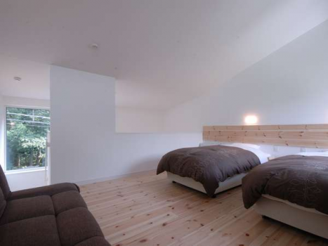 【別館アネックス】メゾネットタイプの２階建てアネックス客室。
1階リビング　2階ベッドルーム