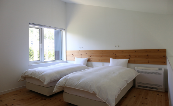 【別館アネックス】メゾネットタイプのお部屋です。
天気が良い日は浅間山も見える2階がベッドルームになります。