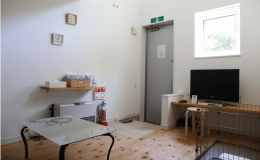 【別館アネックス】メゾネットタイプ2階建てのお部屋です。
1階リビング、2階ベッドルーム。