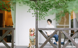 【本館・ドッグラン付き客室】ドッグラン付きのお部屋は大型のわんちゃんも一緒にお泊まりOK。最大2頭まで。