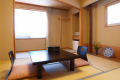 Rooms without bathrooms and toilets are available for guests who wish to stay in a reasonable room.
Rooms without bathrooms and toilets are available for guests who wish to stay in a reasonable room.
Please use the large bathroom of Hakuba Happo Onsen on the 5th floor for bathing and the public restrooms on each floor for toilets.