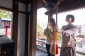 当館目の前、薬師堂。旅の安全を祈願して、チェックアウト前にお参り。