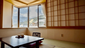 Japanese family room with toilet (mountain view) Japanese family room with toilet (mountain view)