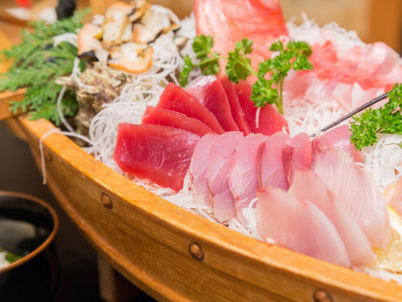 【船盛りイメージ】※人数・仕入れ状況により食材が変更となります。 【船盛りイメージ】※人数・仕入れ状況により食材が変更となります。