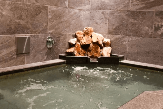 岩の湯（男風呂） 日々の疲れをゆっくり癒してください♪