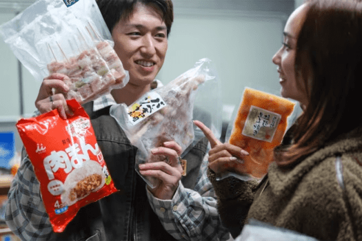 施設内にはSHOPがございます。SHOPではBBQ食材や夜食、お飲み物、アイスなどを販売しておりますので手ぶらOK! 施設内にはSHOPがございます。SHOPではBBQ食材や夜食、お飲み物、アイスなどを販売しておりますので手ぶらOK!
