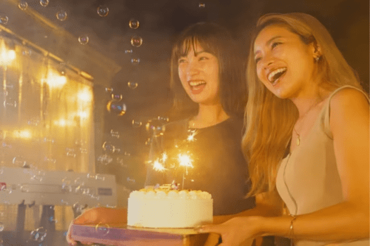 大切なお祝いに。 ケーキのみのご注文からサプライズ演出まで承っております。 大切なお祝いに。 ケーキのみのご注文からサプライズ演出まで承っております。