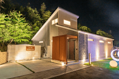 大人気ヴィラタイプのお部屋です。お部屋に入るとまるで海外のような広々としたリビングが広がります。