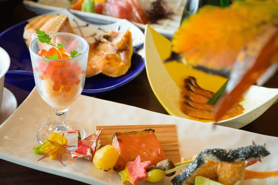 村上名物「鮭料理」を岩船産コシヒカリの白米釜飯とともにお召し上がりください。