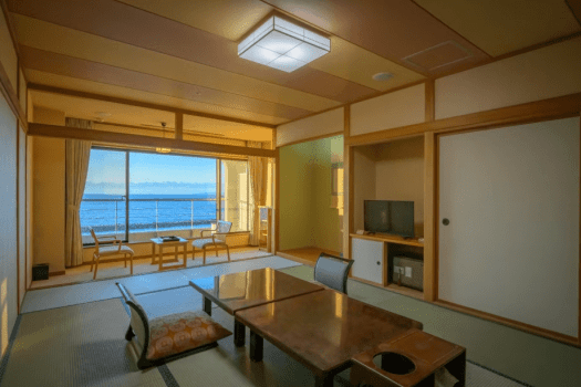 【はま風館和室】お部屋から日本海を一望できる当館のスタンダード客室です。