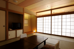 【はま風館和室】お部屋から日本海を一望できます。