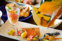 村上名物「鮭料理」を岩船産コシヒカリの白米釜飯とともにお召し上がりください。 村上名物「鮭料理」を岩船産コシヒカリの白米釜飯とともにお召し上がりください。
