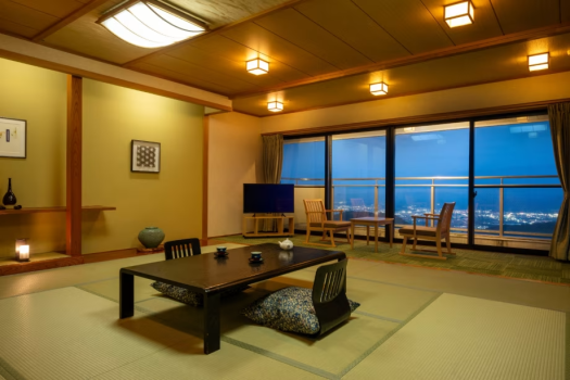 福島市街の夜景が一望できます。