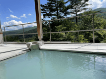 露天風呂　見渡す限りの大自然の中で宙を散歩しているかのような露天風呂