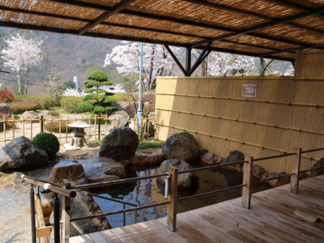 春の露天風呂