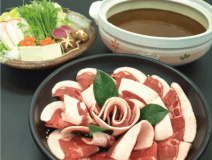 特製味噌仕立ての出汁といっしょに味わう。