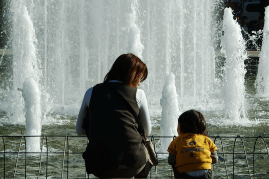 お子様の遊び場もある大通公園＝当館より地下鉄で約10分　徒歩で約20分＝