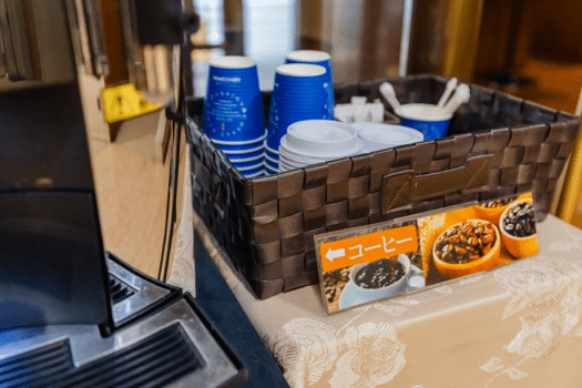 【サービス】セルフコーヒーはお部屋にもお持ちいただけます。