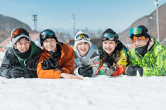 《冬限定⛄》4名以上で1人9,800円＋特別価格のリフト券！～雪山と湖畔ドームで過ごす冬のお得旅～【素泊まり/お持ち込み・お食事選択可】