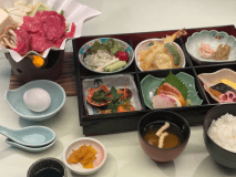 シニア、女性向けのボリューム少なめ、国産牛のすき焼きです