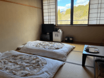 赤ちゃんとのはじめてのご旅行も、心から安心してお過ごしいただけるよう、ミキハウス子育て総研「ウェルカムベビーのお宿」認定基準を満たした特別なお部屋をご用意しております。