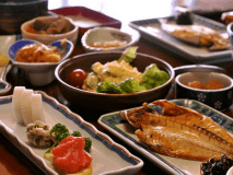 *朝食一例／あたたかいお味噌汁に、ホカホカごはん。たまにはゆったり朝食を味わおう。