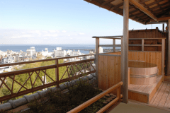 和室12.5畳～月見台テラス【源泉かけ流し露天風呂】／お部屋の露天風呂からは美しい景色をお楽しみください※写真はイメージです