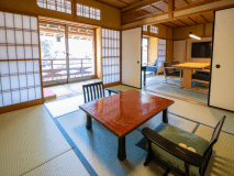 和室10畳+温泉内風呂＋専用ダイニングルーム+テラス