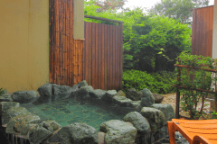 【101青眼星】岩の露天風呂。風情ある岩造りの湯船と那須の自然が織りなす「非日常」を満喫♪