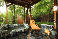 【100将星】岩の露天風呂。和洋室は広々岩露天付♪那須の自然の中でゆったりと湯浴みをお楽しみください。