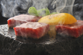 【高級地場ブランド「とちぎ和牛」】あっつ熱の溶岩の上で豪快に焼き上げてご堪能ください！