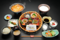 【朝食一例（大人）】とちぎ和牛鍋をはじめ、山菜料理、栃木県産のお米など、地元食材を多く取り入れた献立