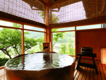 ●本館｜離れ露天風呂付き１０畳和室～角部屋特別室～万両～