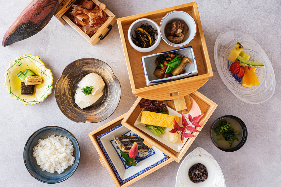 【ご朝食‐和食】箱を開けるごとに笑顔がこぼれ、ゆっくり味わいたくなる優しい朝ごはん。 【ご朝食‐和食】箱を開けるごとに笑顔がこぼれ、ゆっくり味わいたくなる優しい朝ごはん。