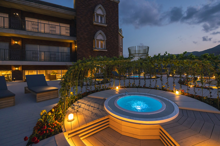 【BOTANICAL GARDEN SPA】夜は、昼とは異なるフォトジェニックな空間に。