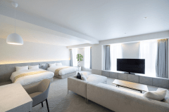 【JUNIOR SUITE／NATURAL STYLE】明るく解放感ある設え。