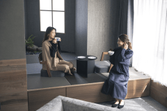 【CORNER SUITE‐ZEN Nook／LUXE STYLE】裸足でも座っても寛げる小上がり。
