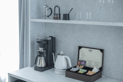 コーヒーマシン・エスプレッソメーカー・紅茶まで幅広くご用意。充実したお部屋の滞在を。