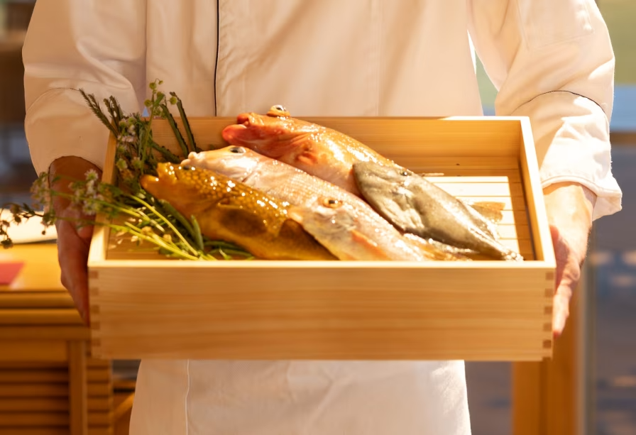 1日3組限定 地産地消を味わう シェフ厳選8品のコース【1泊夕朝食付】／ 18時30分開始