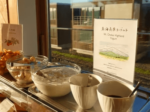 ヨーグルト、フルーツコーナー（写真は一例です）