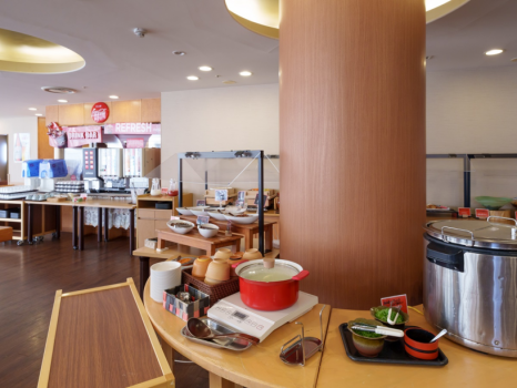 品揃え豊富な朝食バイキング（一例）